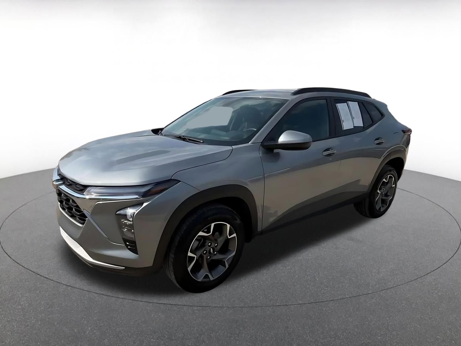 Used 2025 Chevrolet Trax LT w/ LT Convenience Package FWD image 8