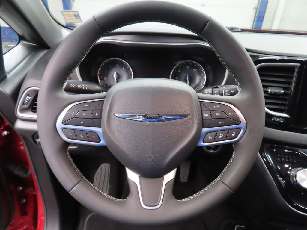 Used 2025 Chrysler Pacifica Select FWD image 43