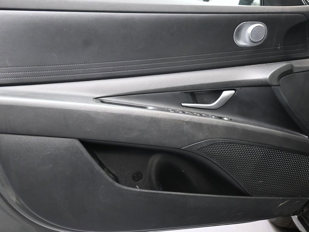 Used 2025 Hyundai Elantra SE image 23