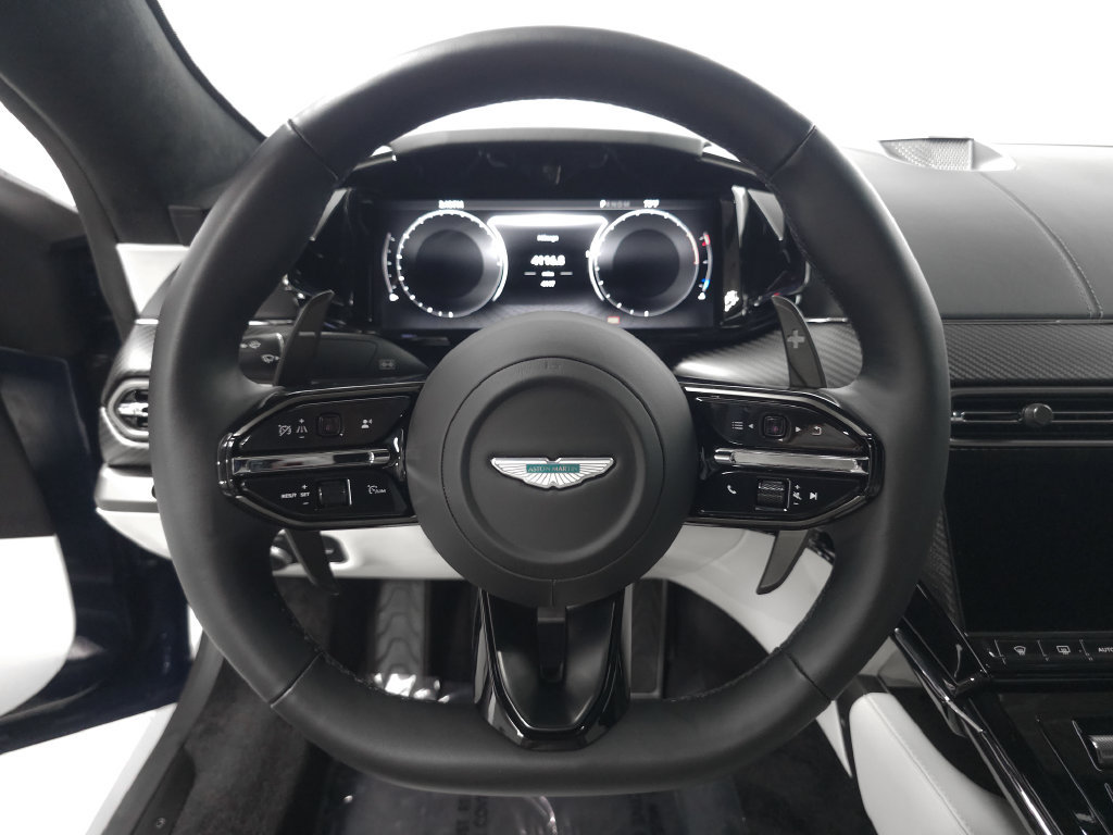 Used 2025 Aston Martin V8 Vantage Coupe RWD image 14