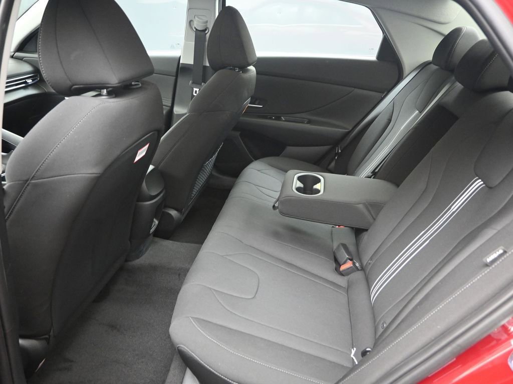 Certified 2025 Hyundai Elantra SEL FWD image 17