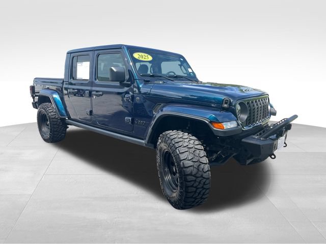 Used 2025 Jeep Gladiator Sport AWD/4WD image 8