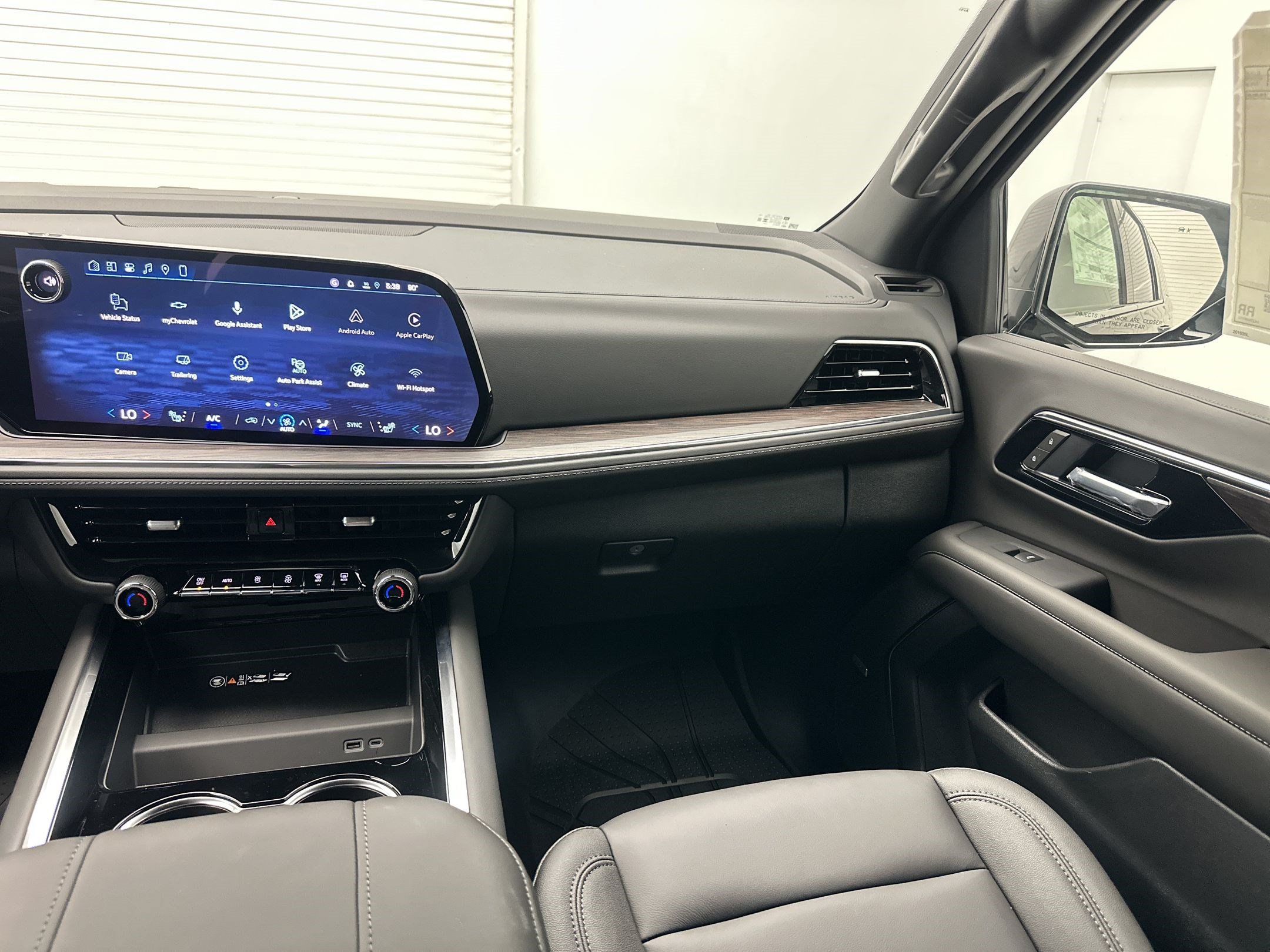 New 2026 Chevrolet Suburban LT w/ Comfort Package AWD/4WD image 31