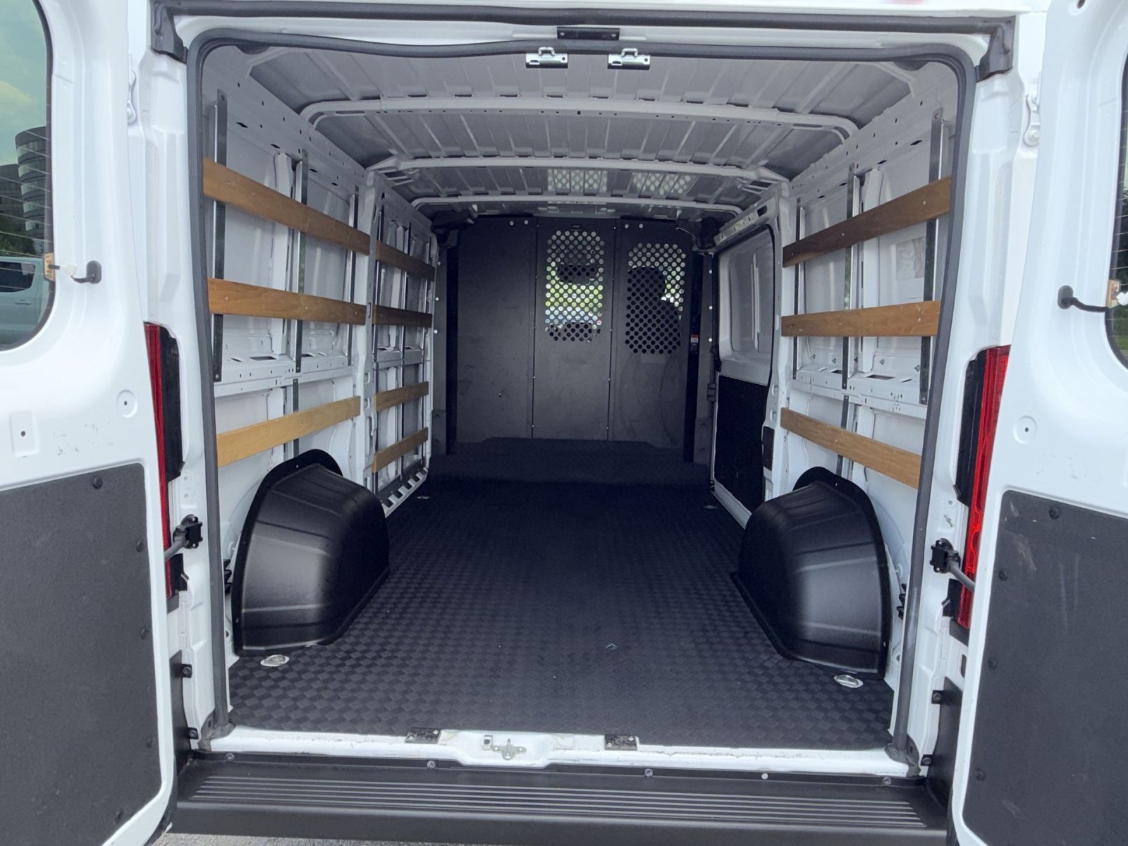 Used 2025 RAM ProMaster 2500 w/ U-Haul Equipment Group FWD image 24