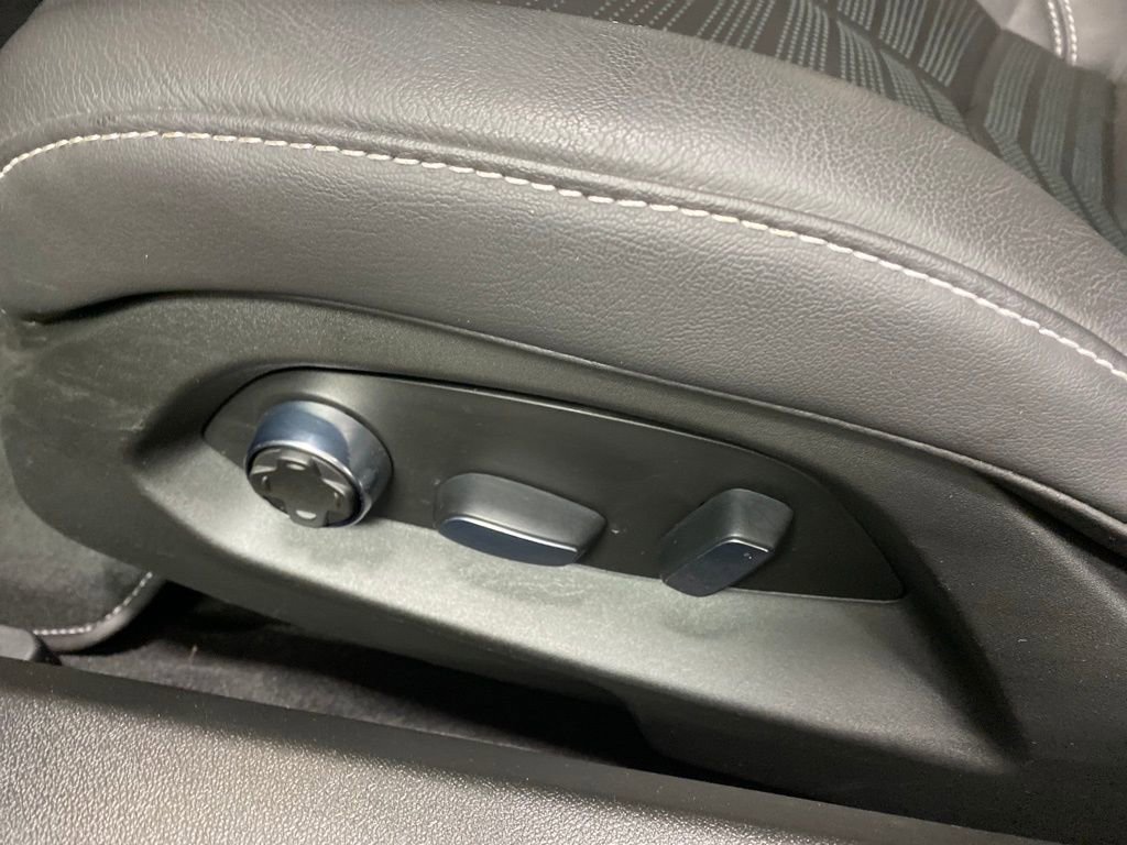 Certified 2022 Chevrolet Corvette Stingray Premium Conv w/ Z51 Performance Package image 26