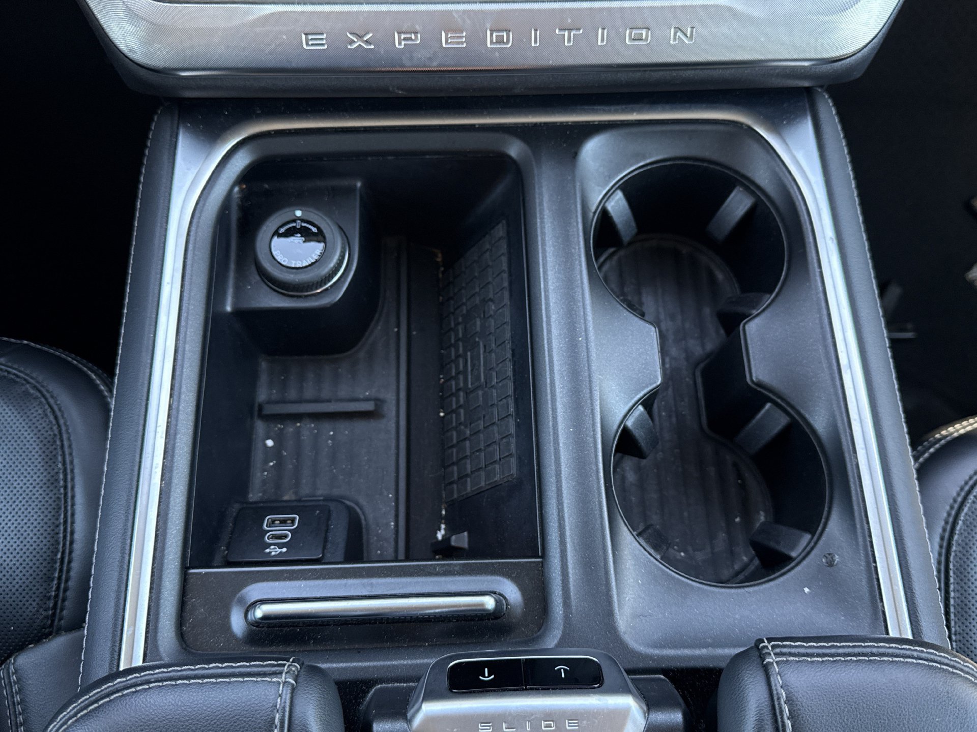 Used 2025 Ford Expedition Platinum AWD/4WD image 8