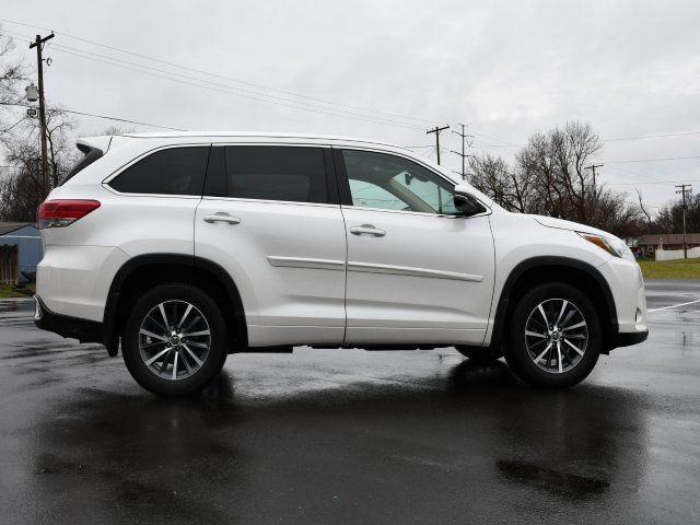 Used 2018 Toyota Highlander XLE image 8