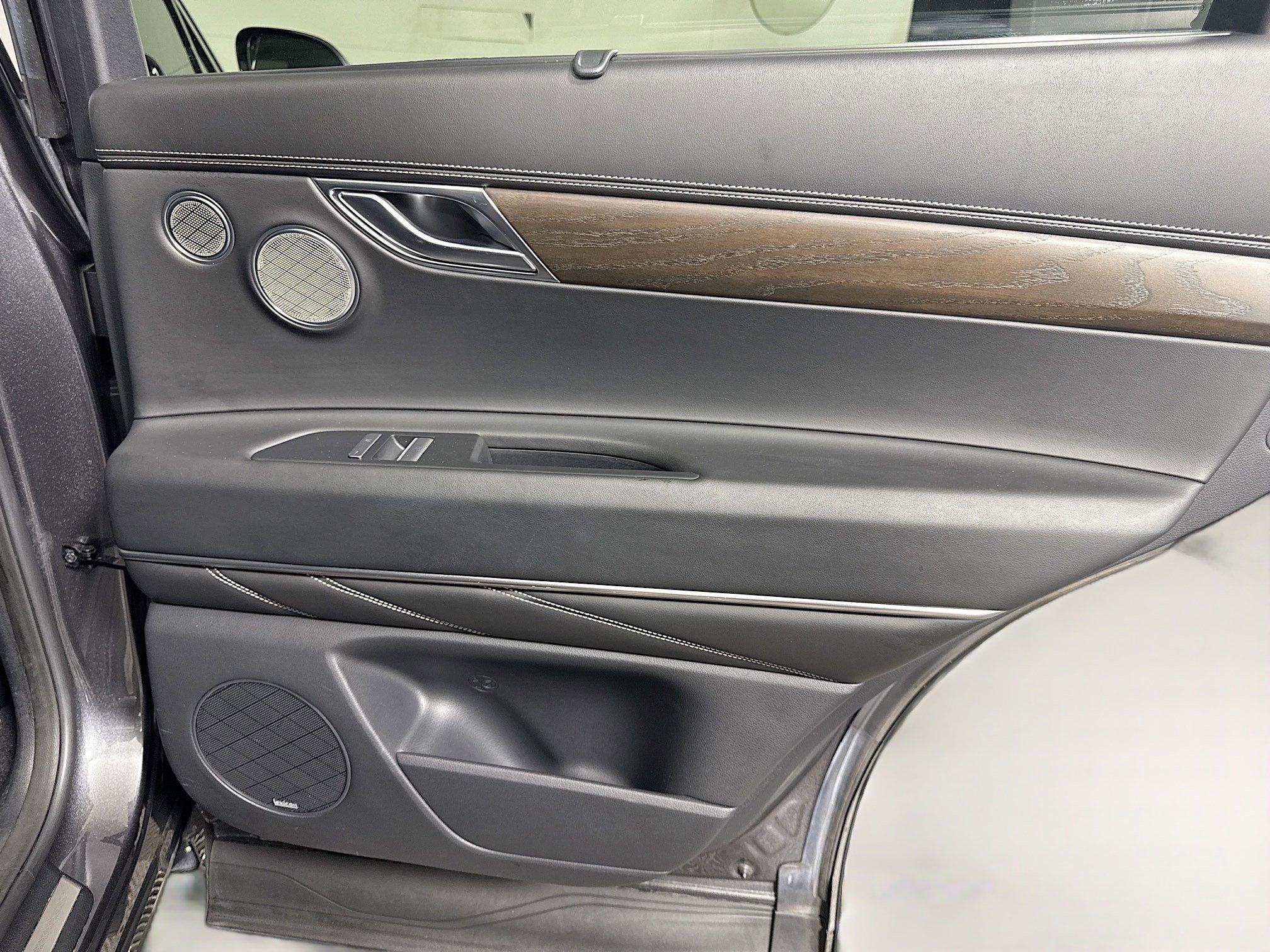 Used 2021 Genesis GV80 2.5T w/ Advanced Package 02 image 28