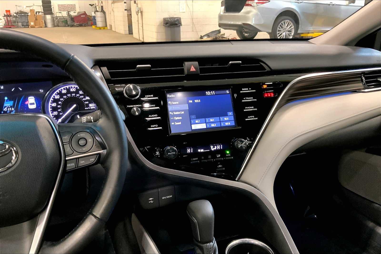 Used 2018 Toyota Camry XLE image 6