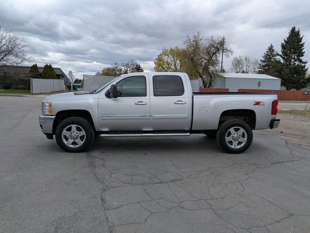 Used 2014 Chevrolet Silverado 2500 LT w/ Custom Sport Truck Package image 9
