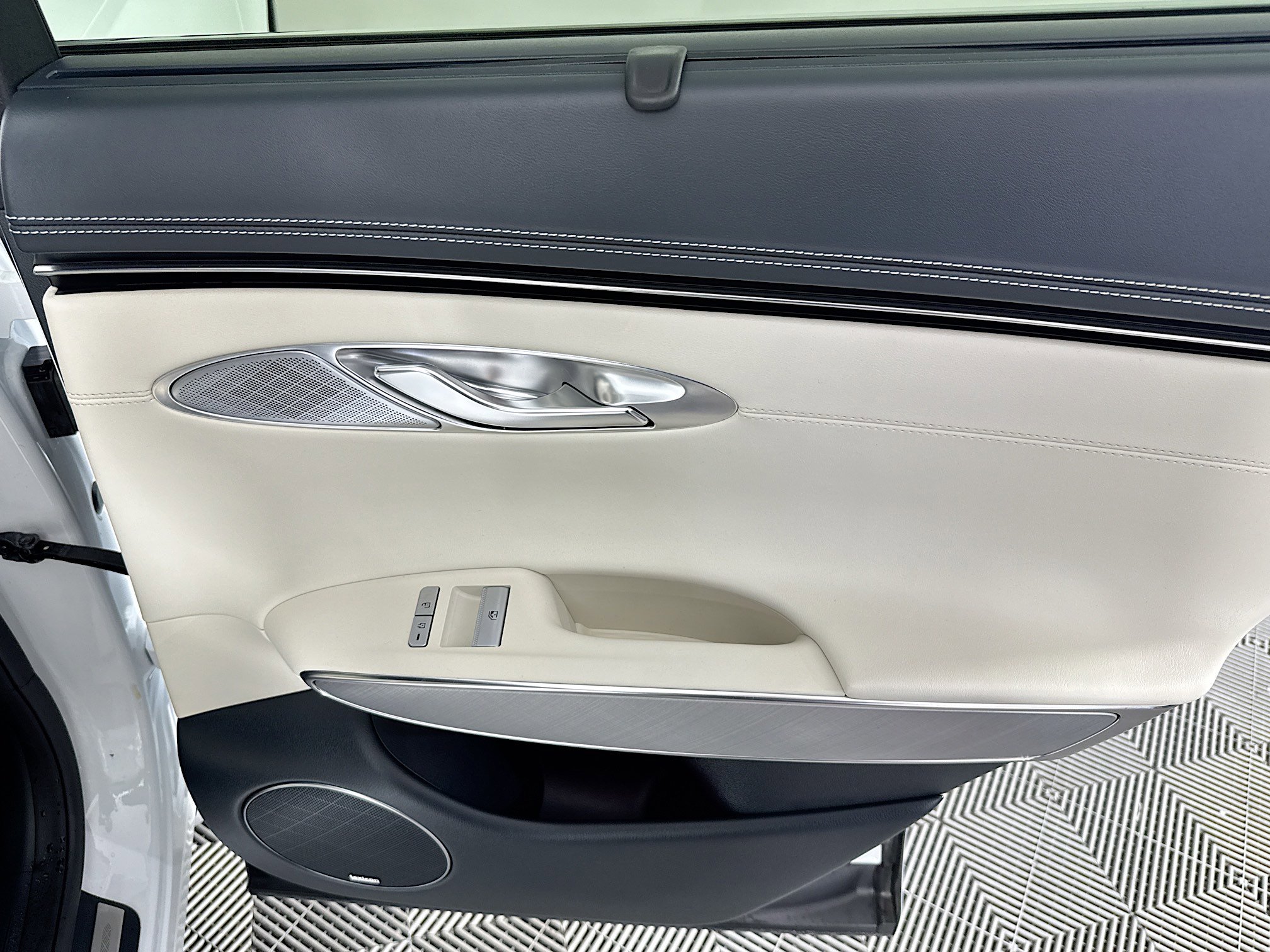 Used 2024 Genesis Electrified GV70 Advanced w/ Prestige Package image 27