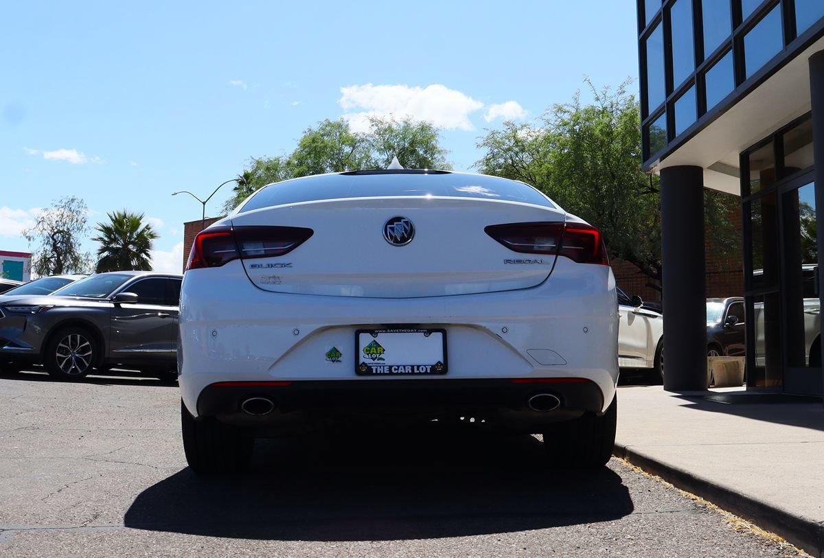 Used 2018 Buick Regal Preferred w/ Sights and Sounds Package FWD image 12