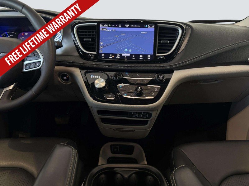 Used 2024 Chrysler Pacifica Limited FWD image 28