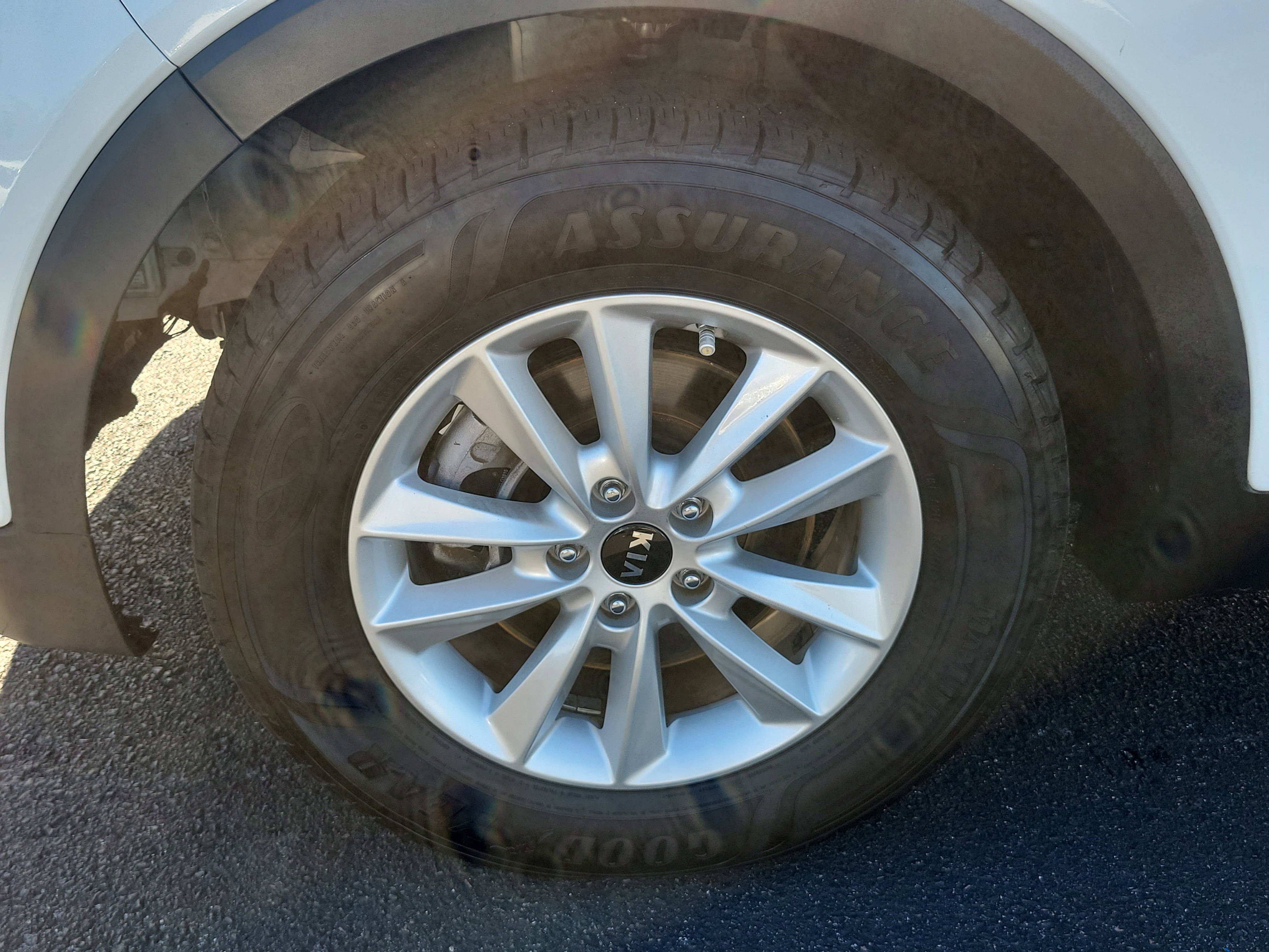 Used 2020 Kia Sorento LX image 10