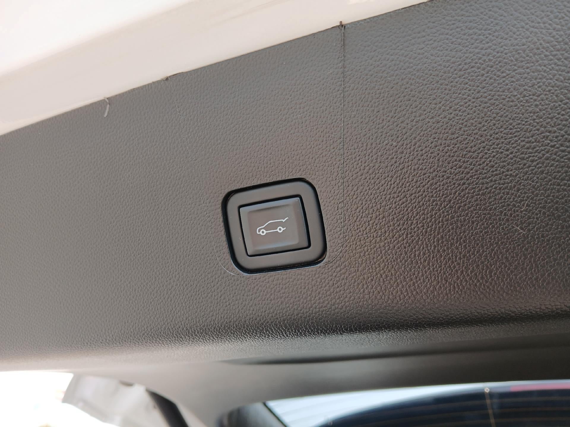 Used 2023 Chevrolet Traverse LT FWD image 19