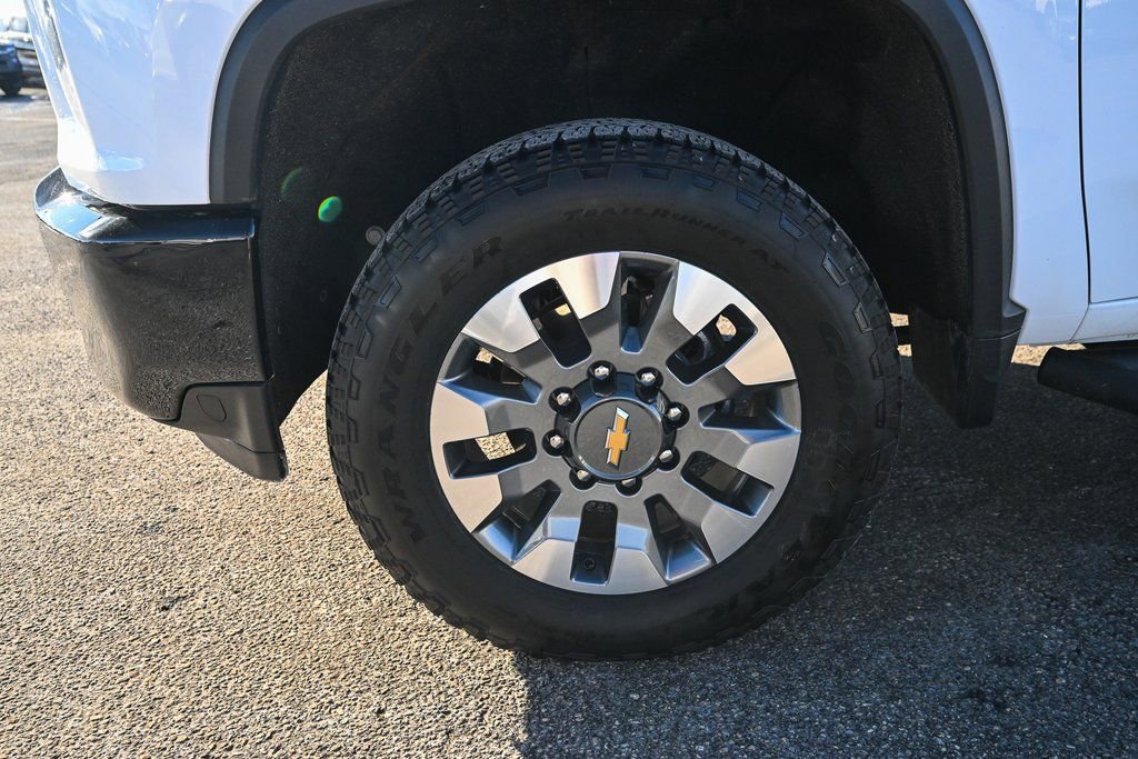 Used 2022 Chevrolet Silverado 2500 Custom w/ Custom Value Package image 12