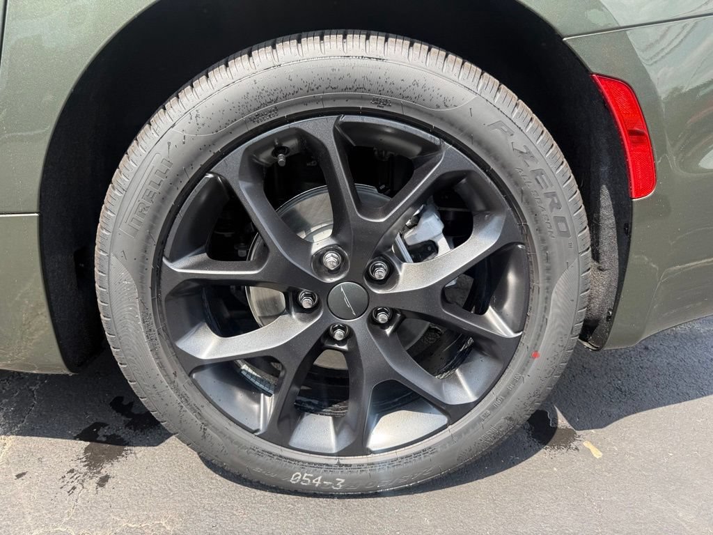 New 2027 Chrysler Pacifica Limited FWD image 32