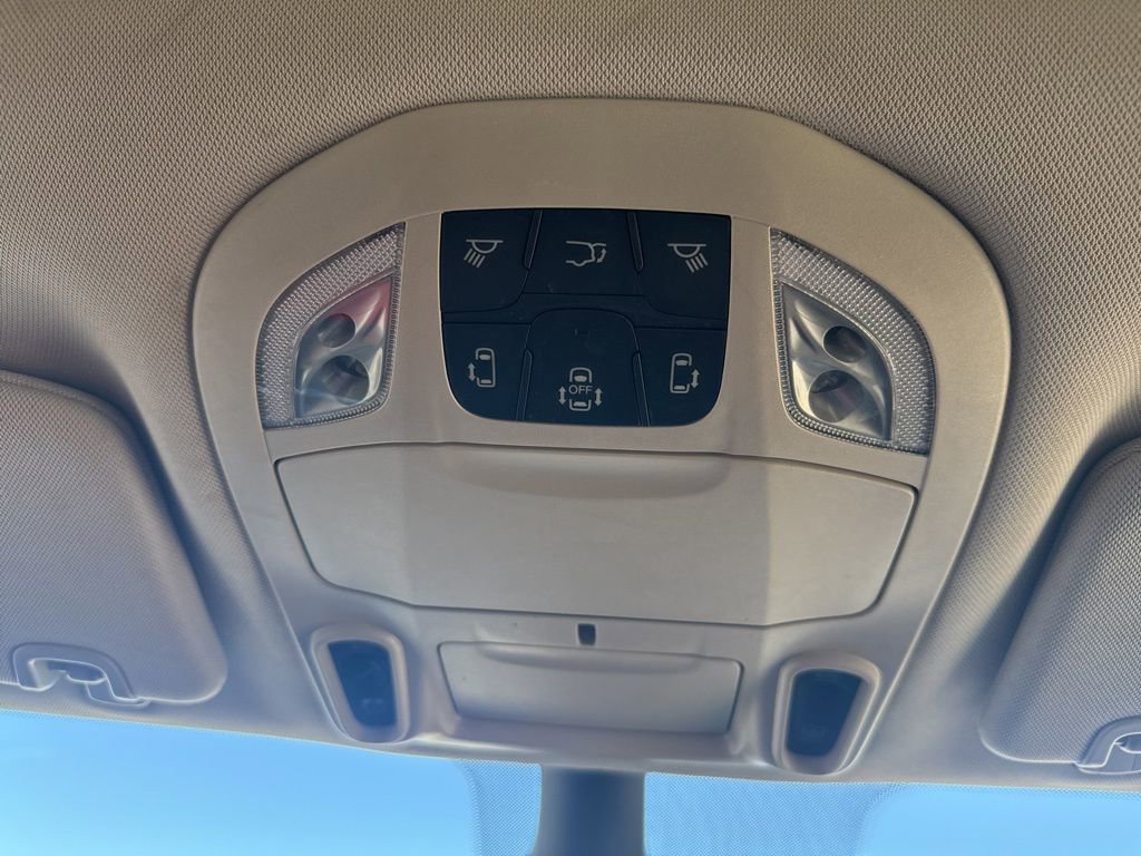 Used 2024 Chrysler Pacifica Limited image 39