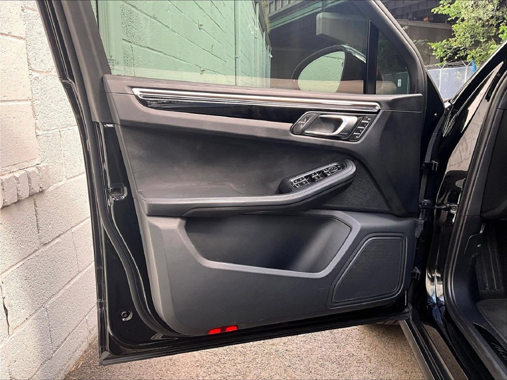 Certified 2023 Porsche Macan GTS AWD/4WD image 28