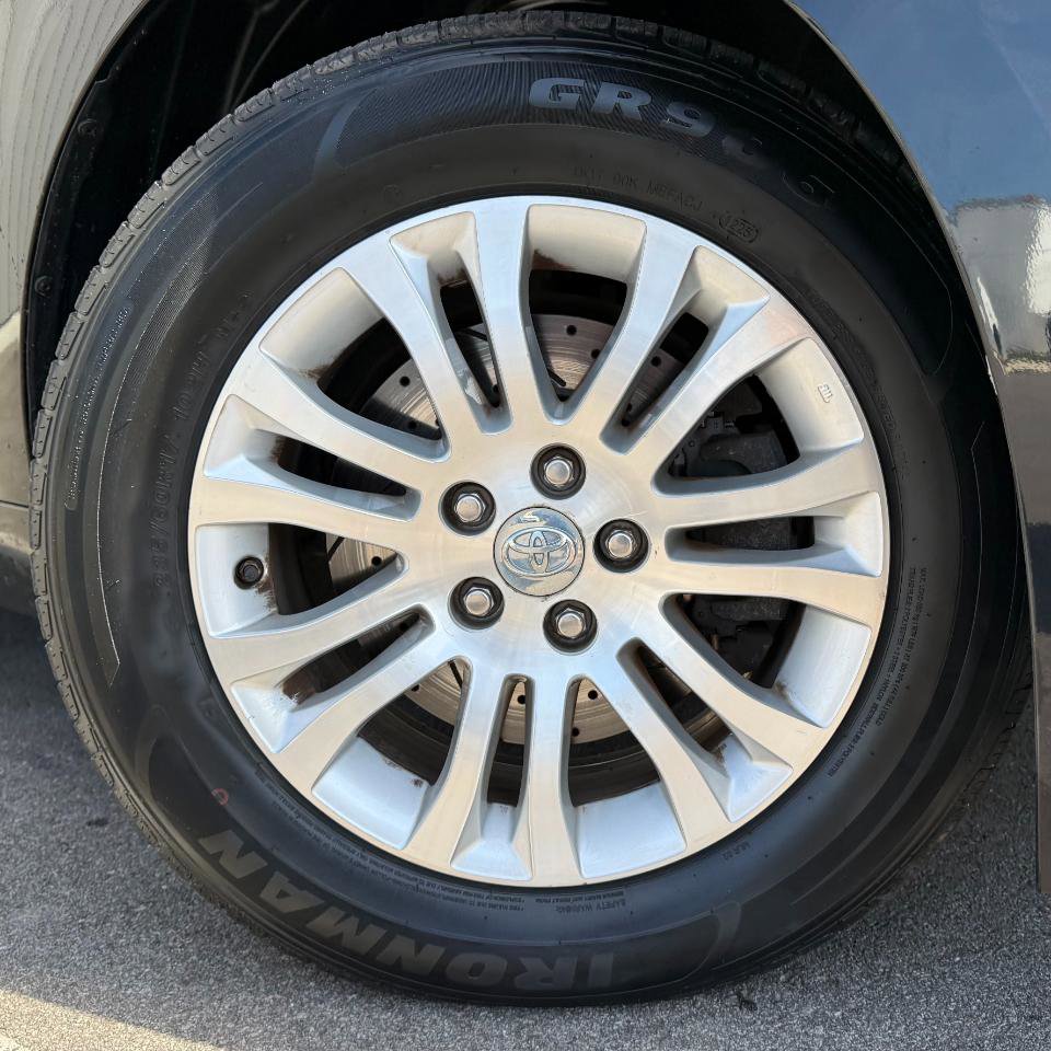 Used 2017 Toyota Sienna XLE w/ XLE Navigation Package image 23