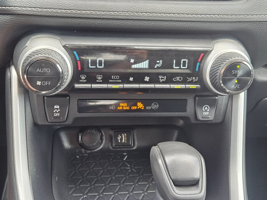 Used 2024 Toyota RAV4 XLE FWD image 23