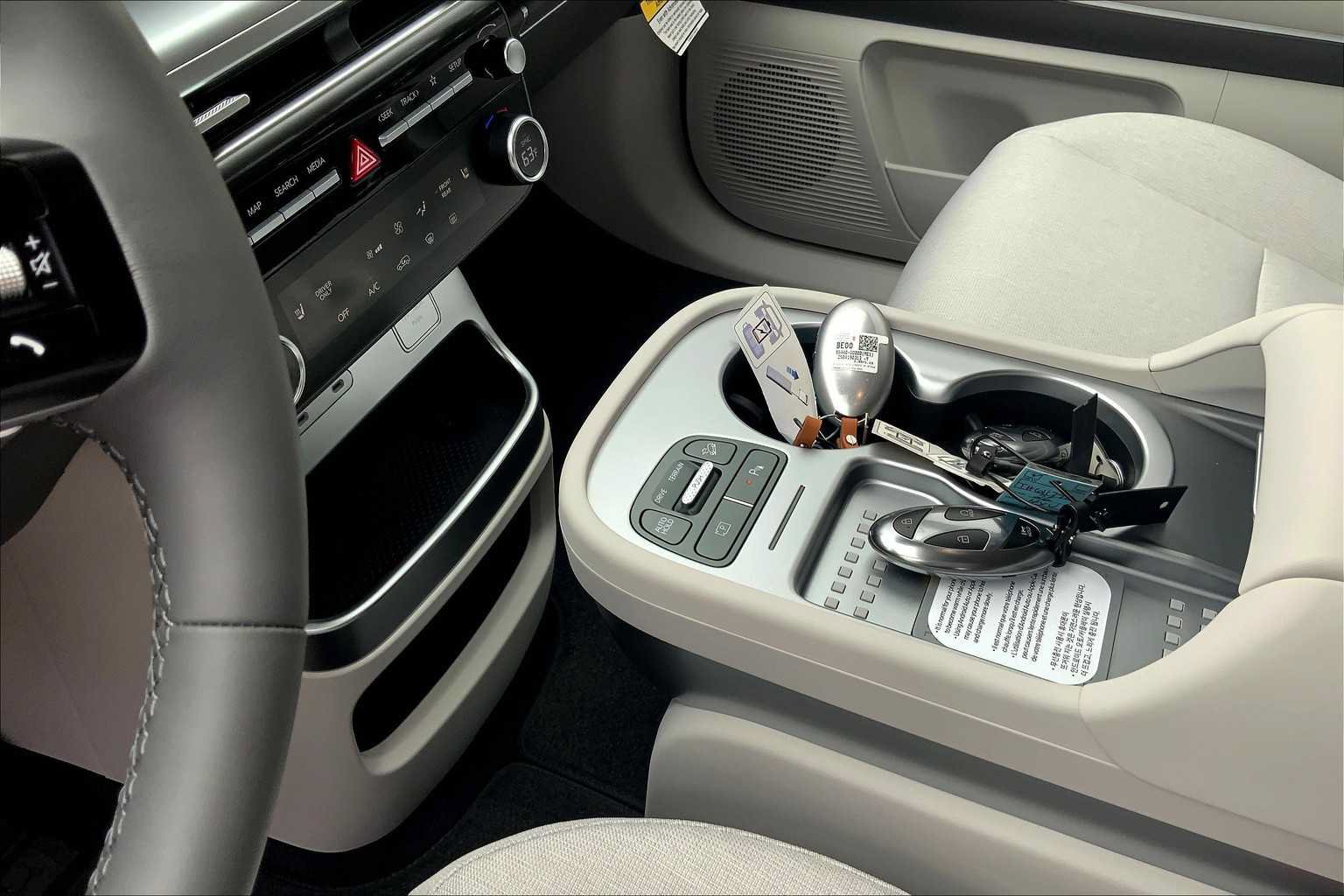 New 2026 Hyundai Ioniq 9 SE AWD/4WD image 8