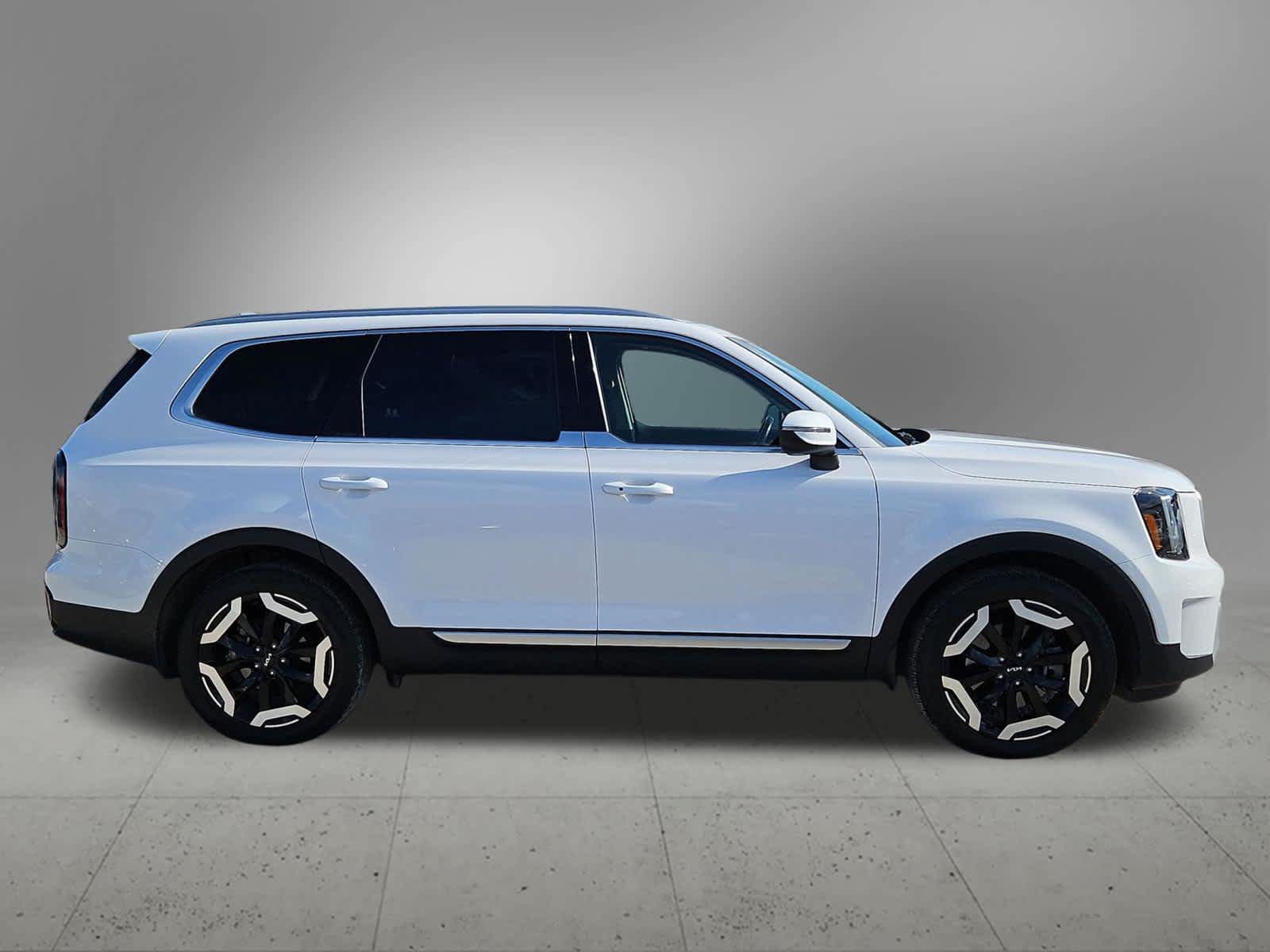 Certified 2025 Kia Telluride EX FWD image 6