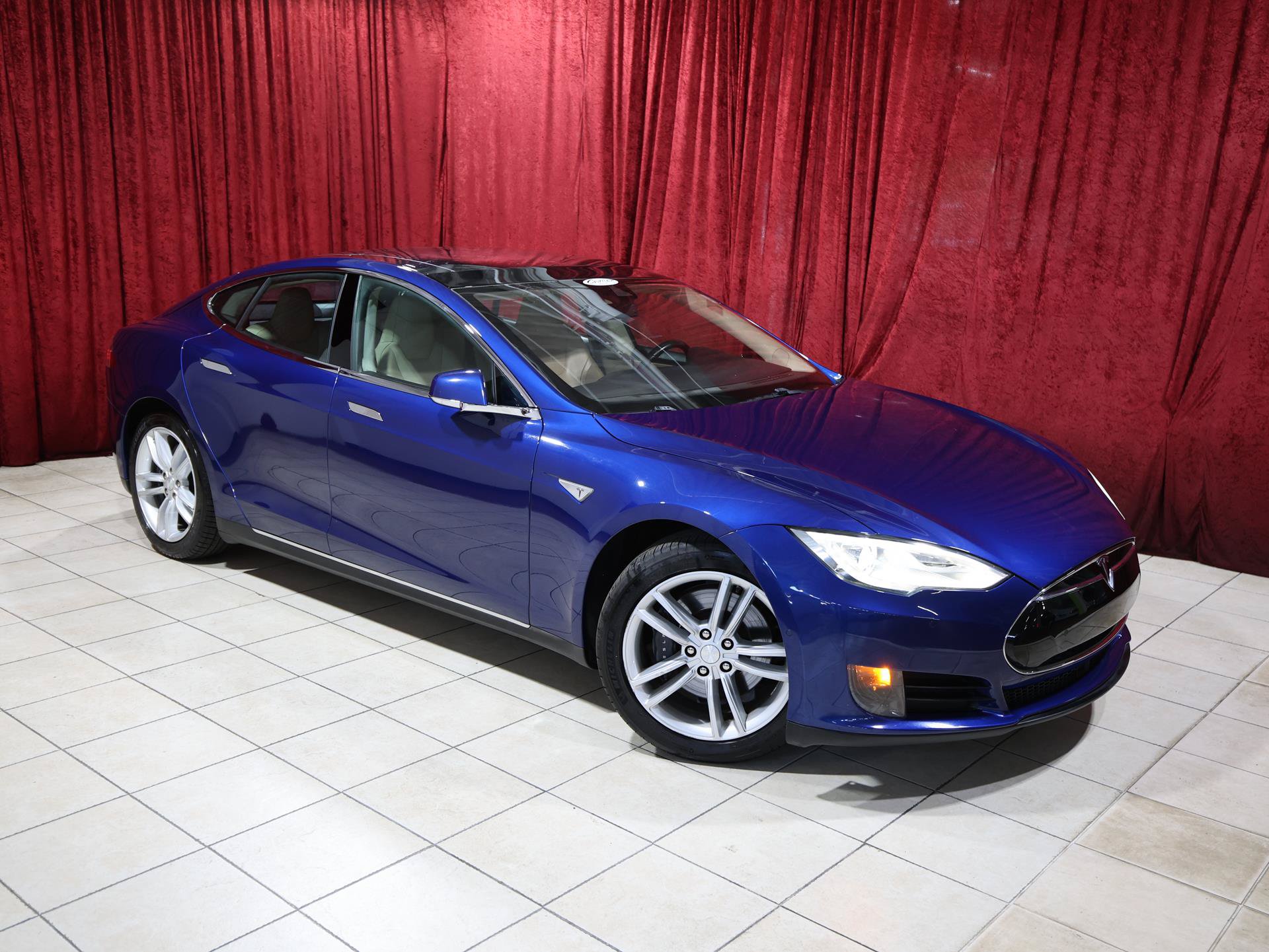 Used 2015 Tesla Model S 85 RWD image 2