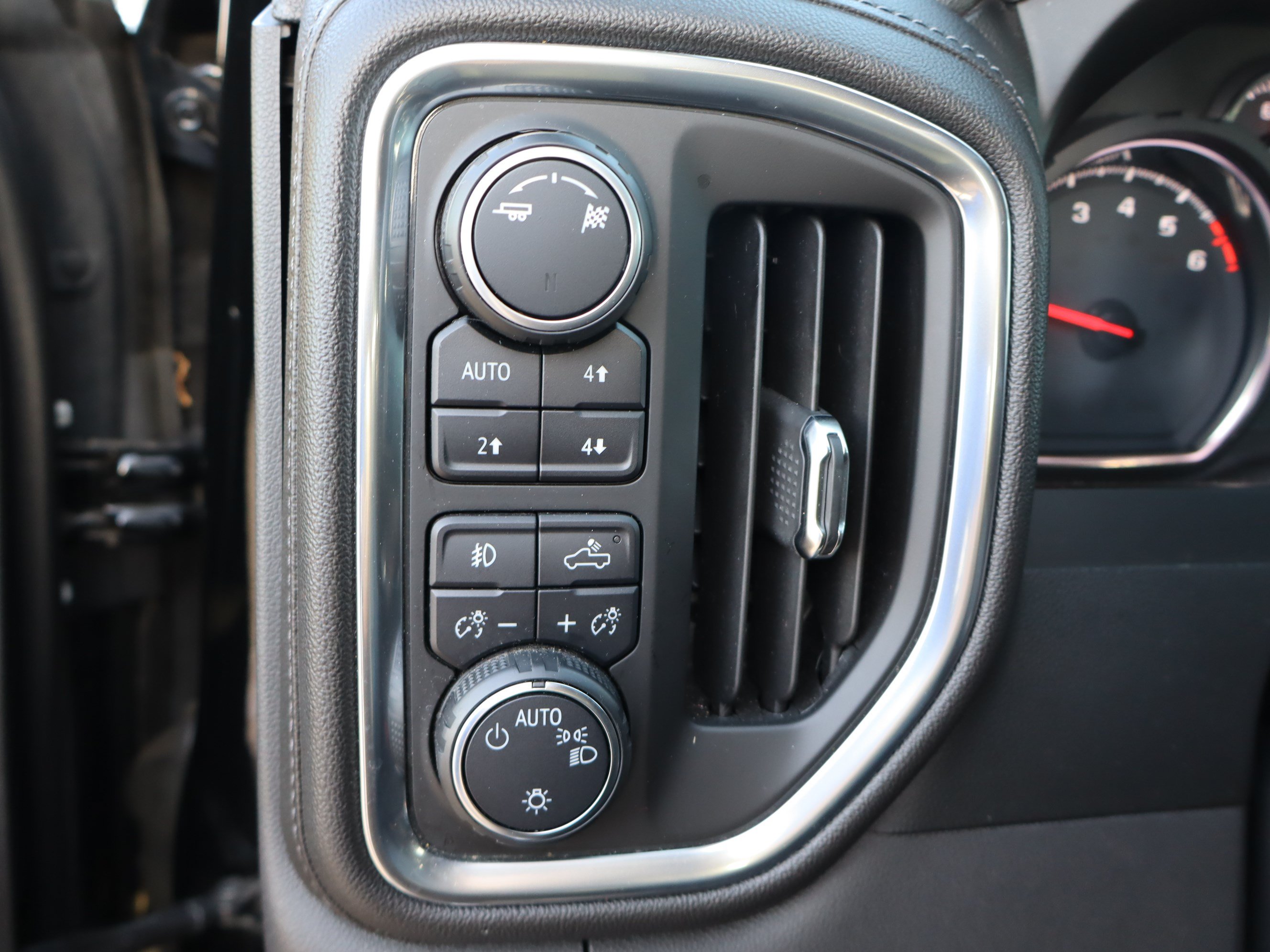 Used 2019 Chevrolet Silverado 1500 LT Trail Boss AWD/4WD image 20