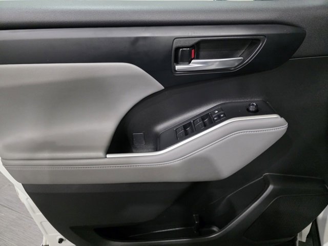 Used 2022 Toyota Highlander XLE image 10