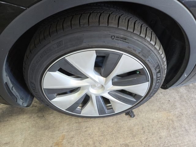 Used 2023 Tesla Model Y Long Range AWD/4WD image 12