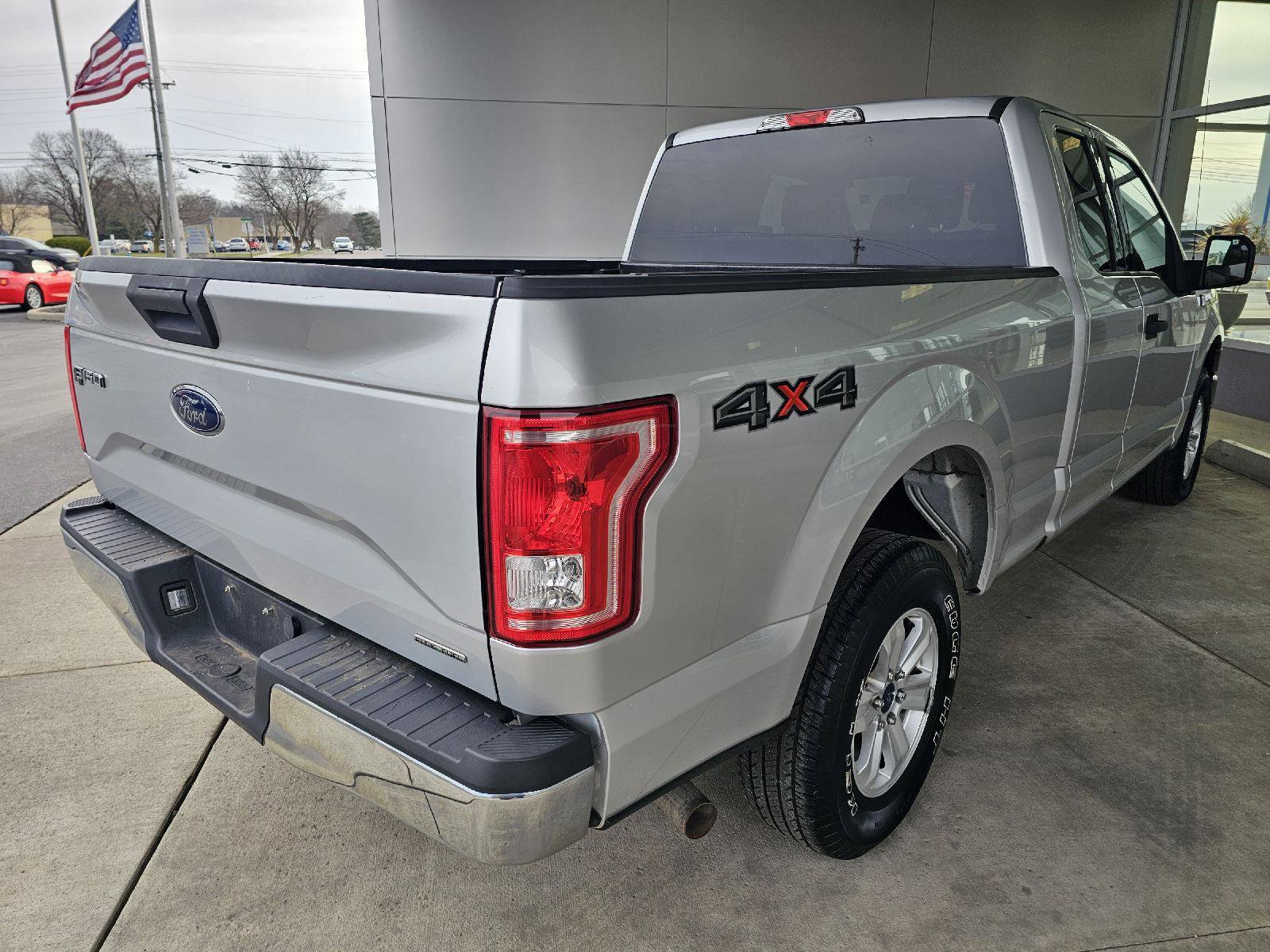 Used 2015 Ford F150 XLT image 5