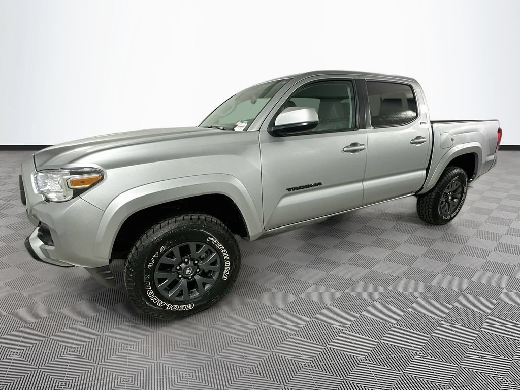 Used 2023 Toyota Tacoma SR5 w/ Black Out Package (TMS) AWD/4WD image 4