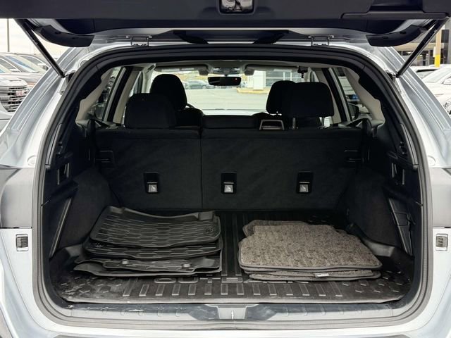 Used 2021 Subaru Outback Premium image 9