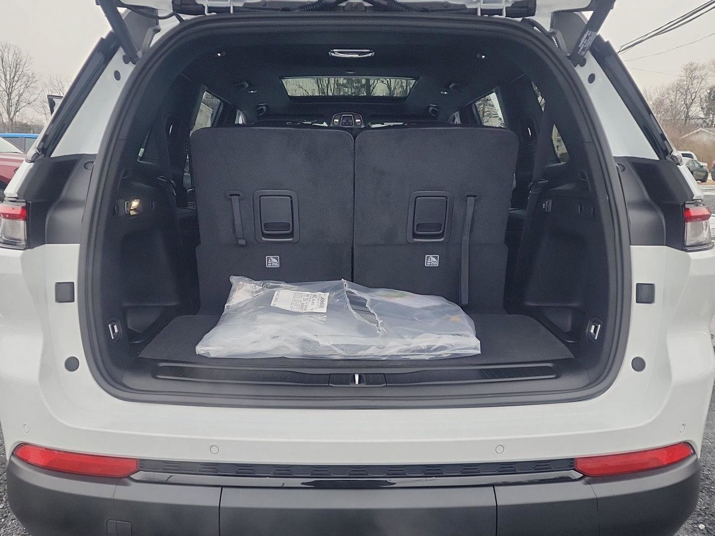 New 2025 Jeep Grand Cherokee L Limited image 16