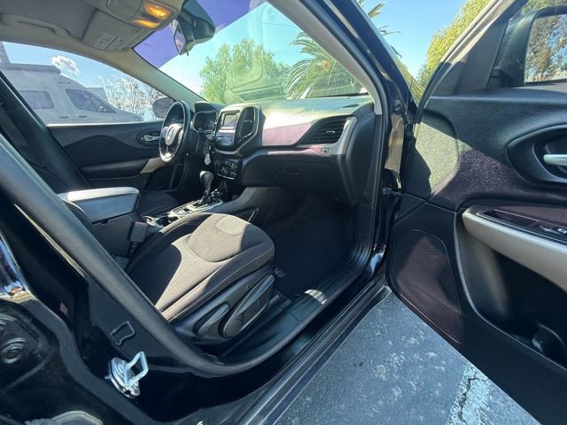 Used 2017 Jeep Cherokee Latitude image 11