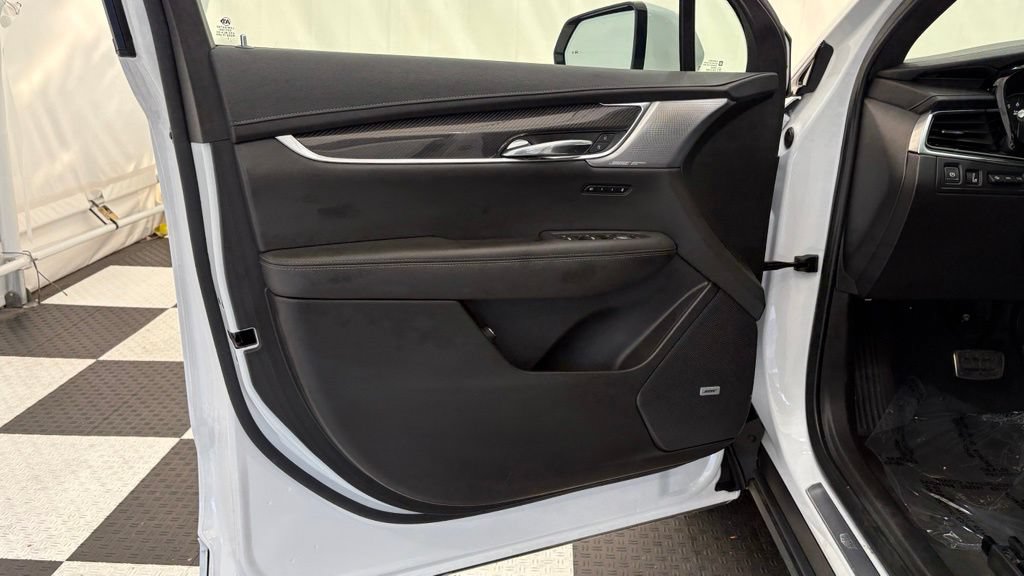 Used 2024 Cadillac XT6 Sport w/ Technology Package AWD/4WD image 17
