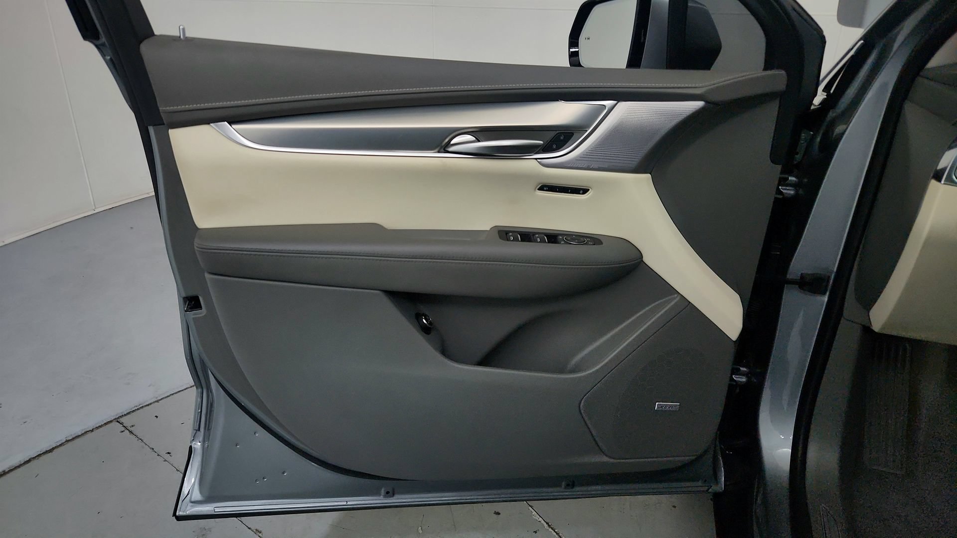 Certified 2023 Cadillac XT5 Premium Luxury AWD/4WD image 16