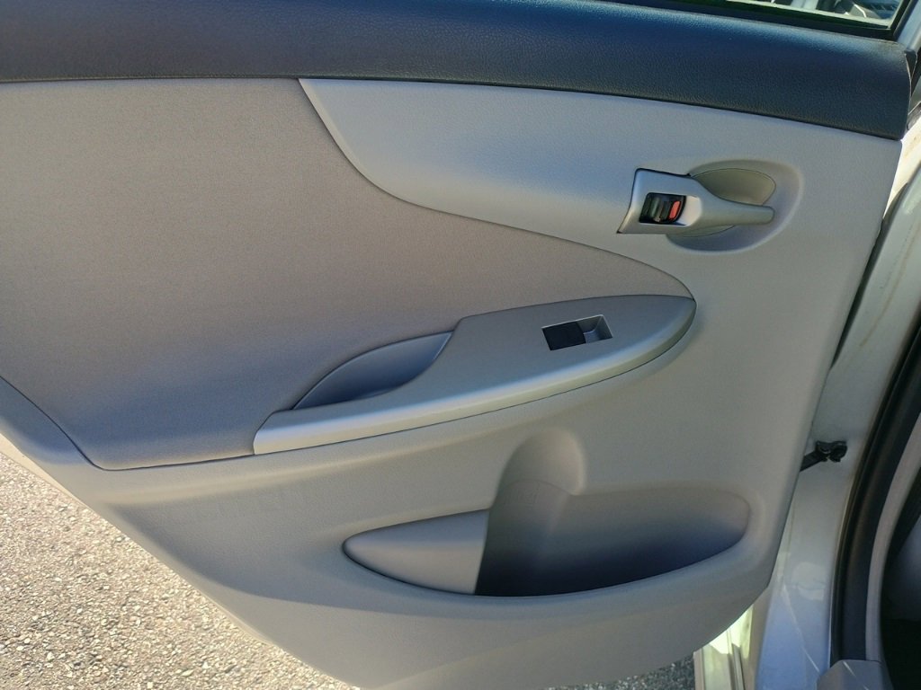 Used 2013 Toyota Corolla LE image 14