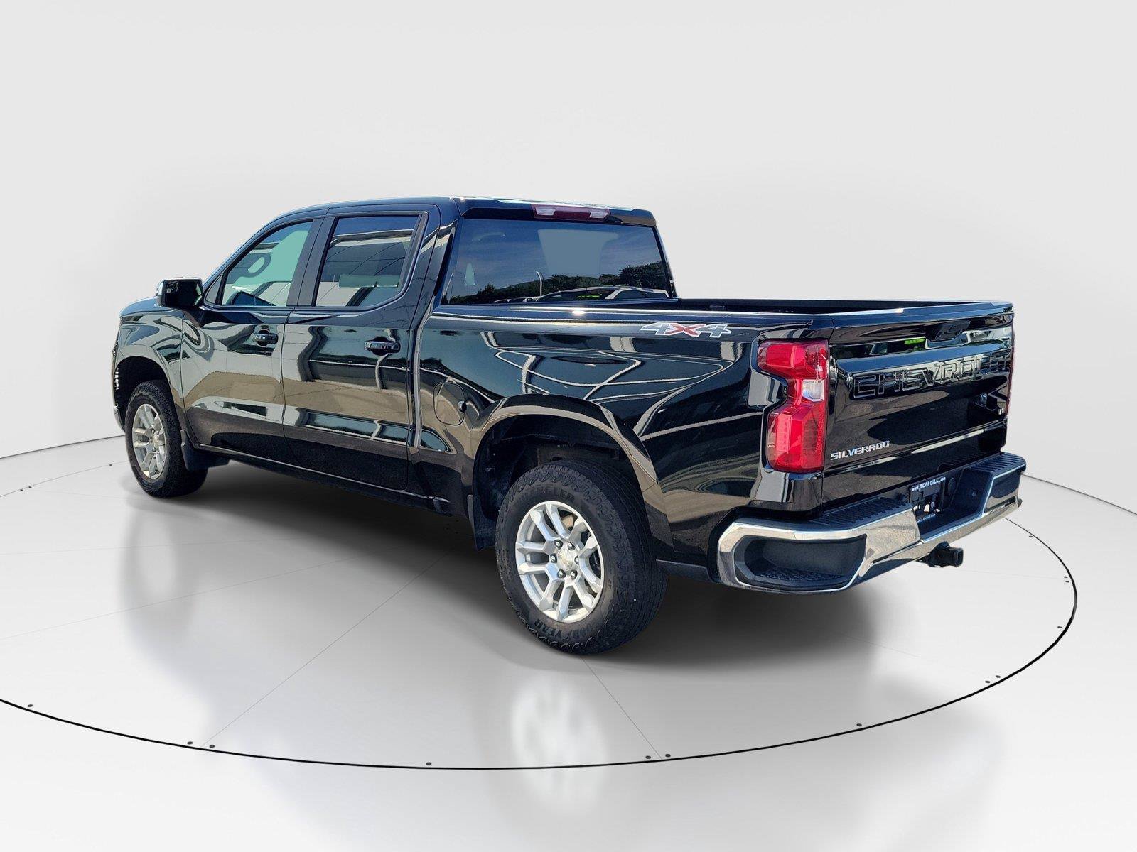 Used 2023 Chevrolet Silverado 1500 LT AWD/4WD image 3
