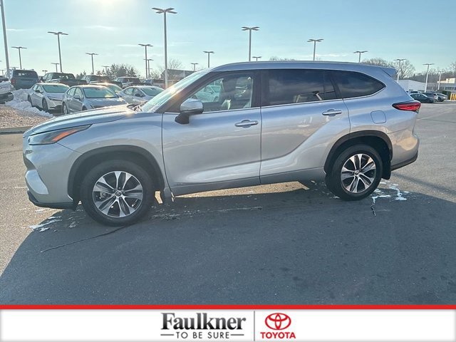 Used 2023 Toyota Highlander XLE image 14