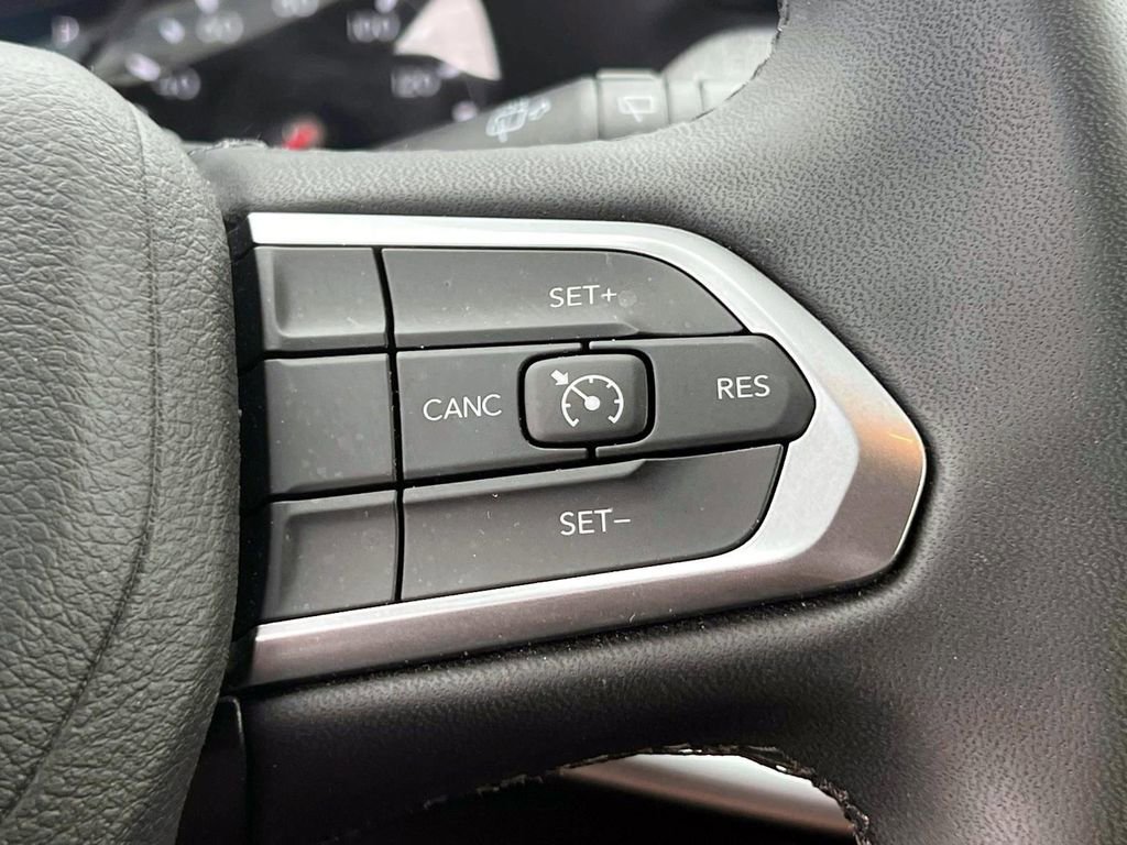 Used 2024 Jeep Compass Latitude AWD/4WD image 22