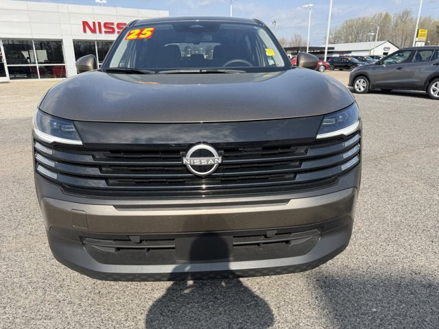 Used 2025 Nissan Kicks SV AWD/4WD image 2