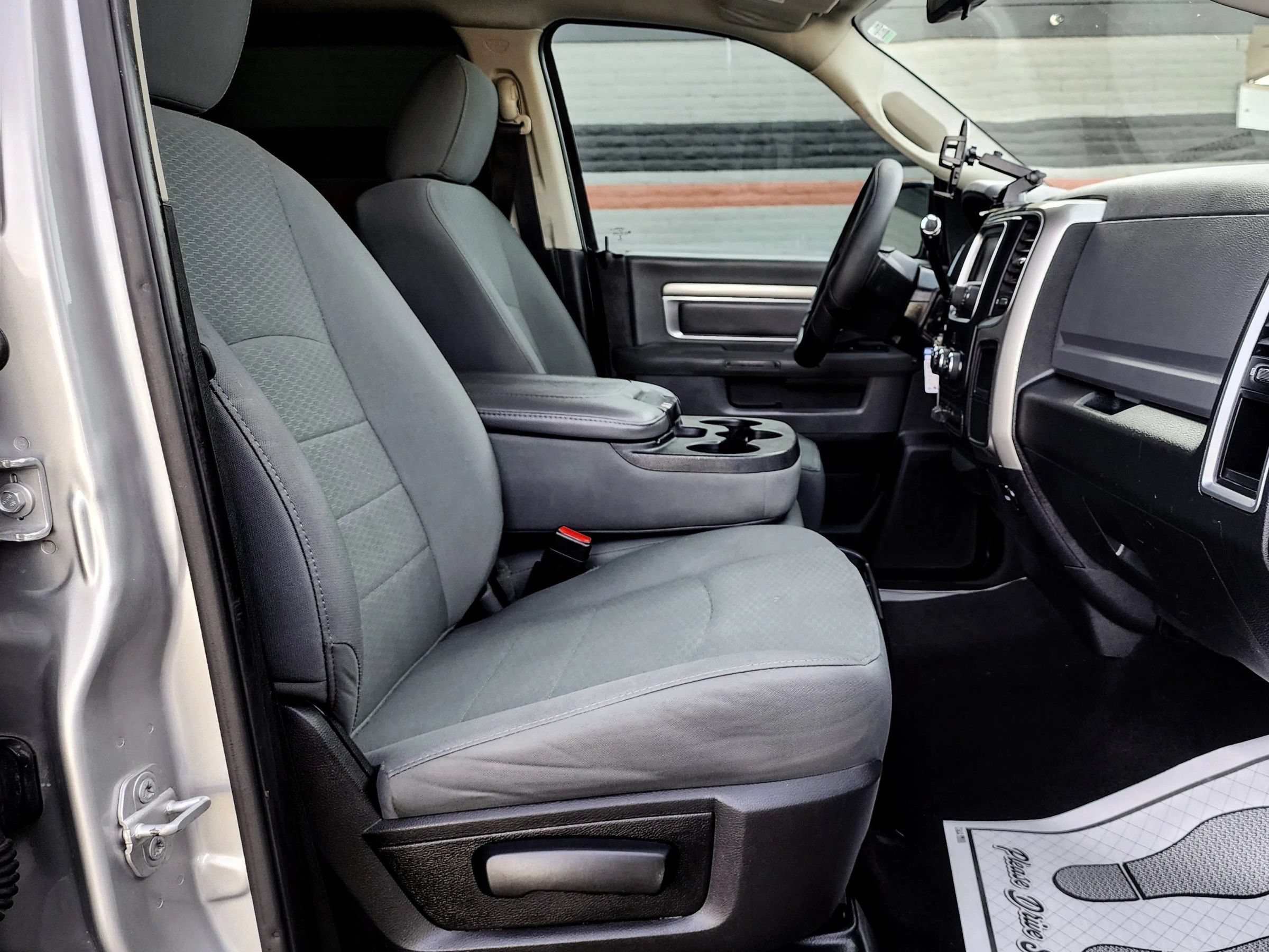 Used 2016 RAM 2500 SLT AWD/4WD image 32