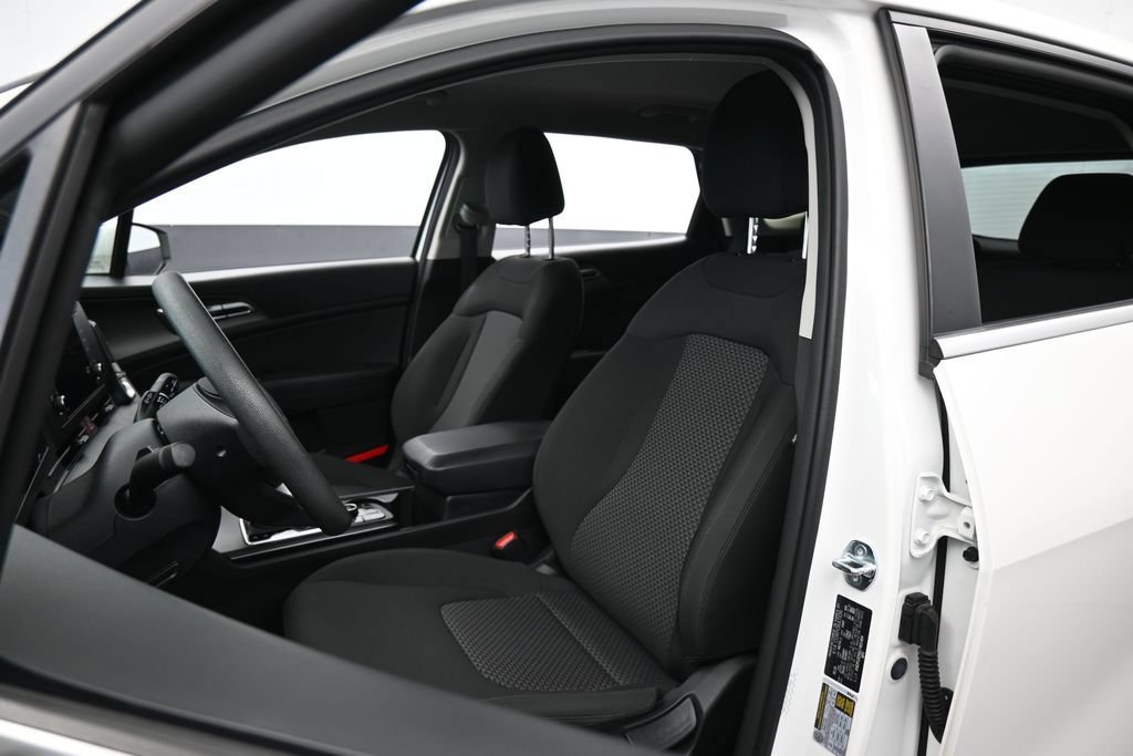 Used 2025 Kia Sportage LX FWD image 10