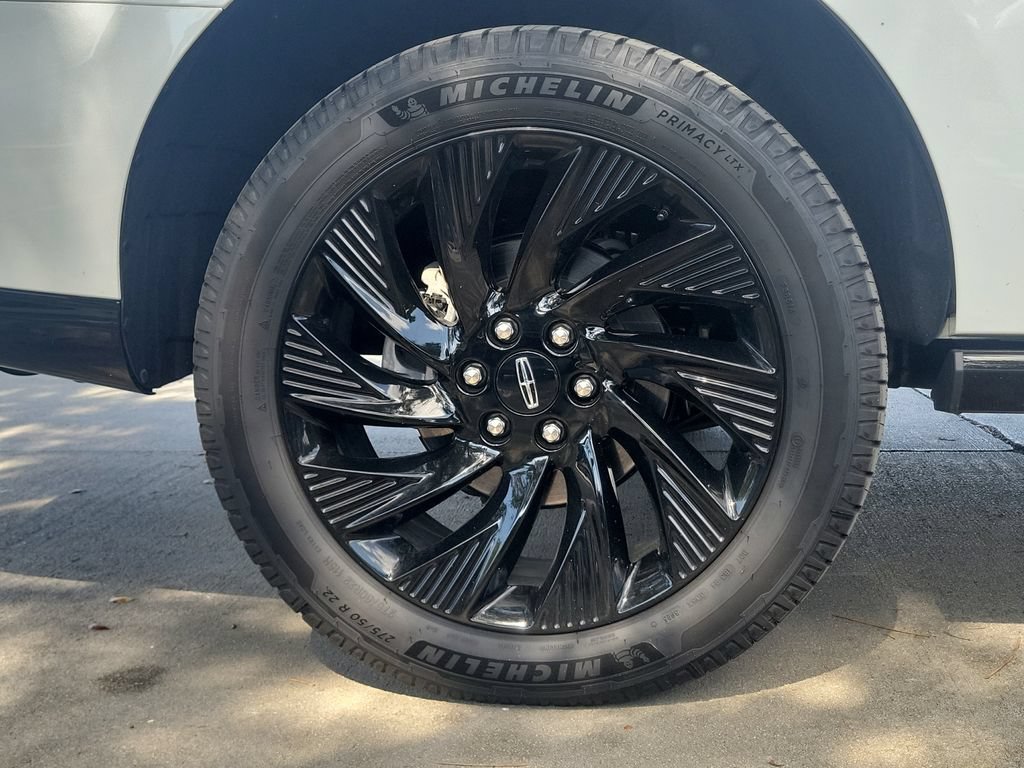 New 2025 Lincoln Navigator Reserve w/ Jet Appearance Package AWD/4WD image 5