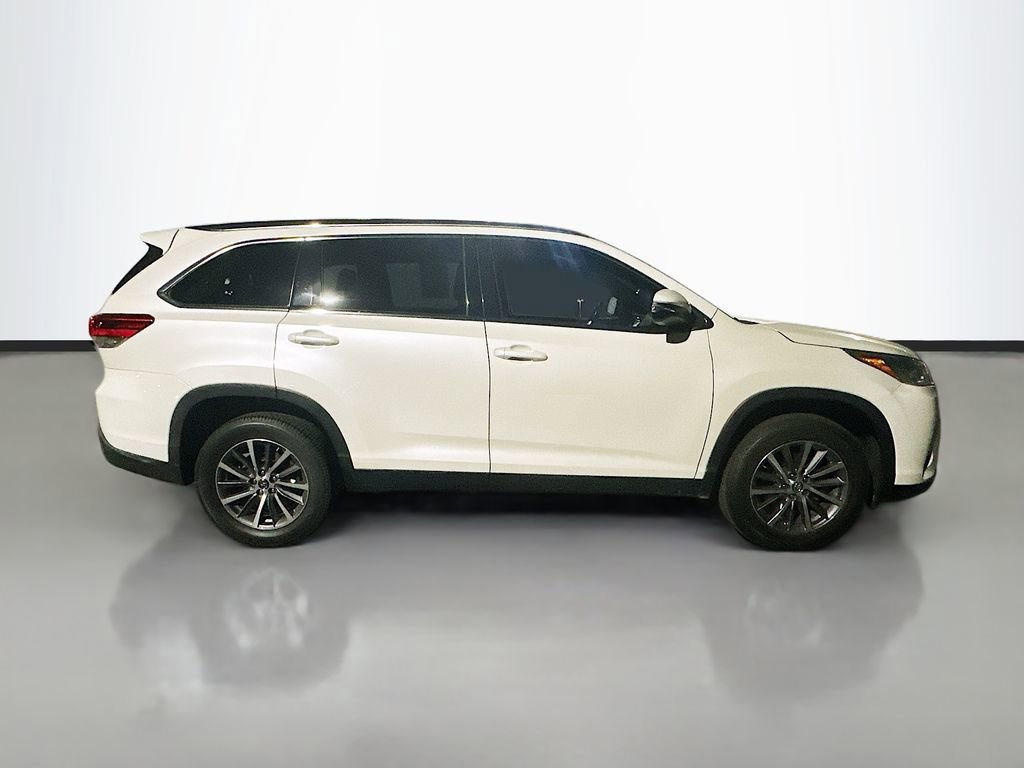 Used 2019 Toyota Highlander XLE image 9