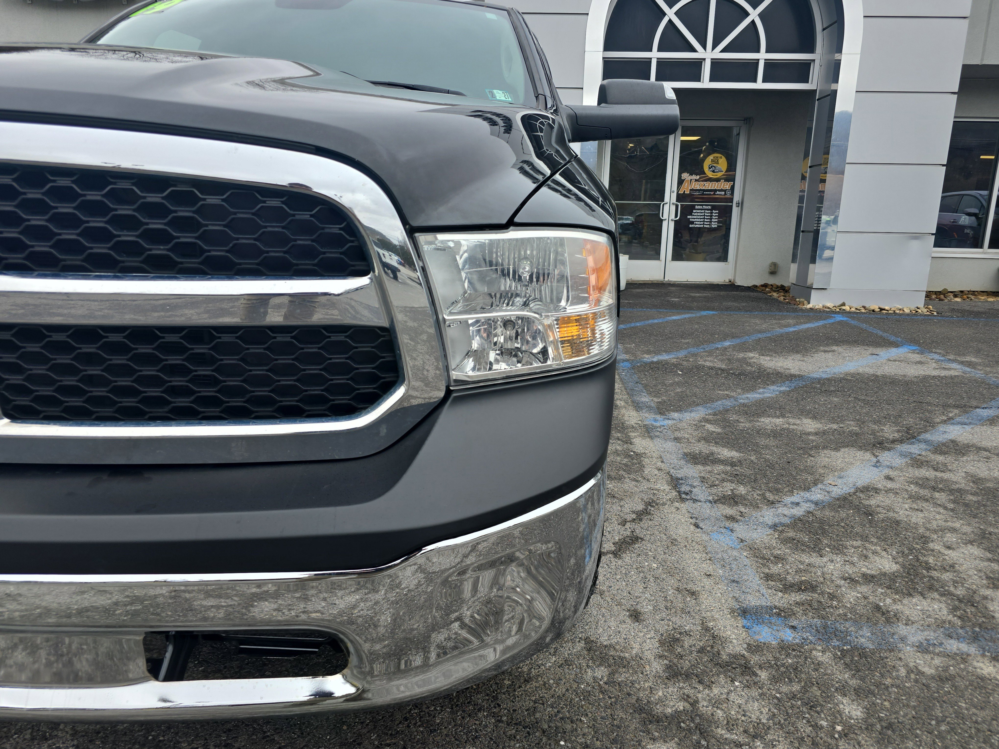 Used 2019 RAM 1500 Classic SLT image 10
