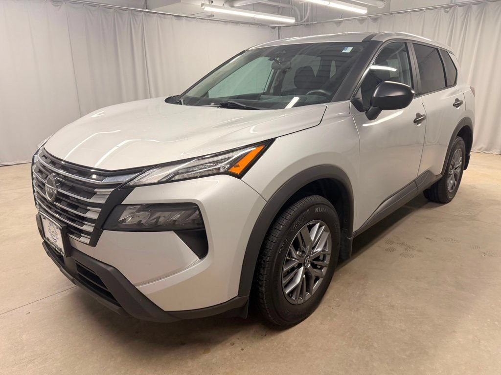 Used 2024 Nissan Rogue S AWD/4WD image 4