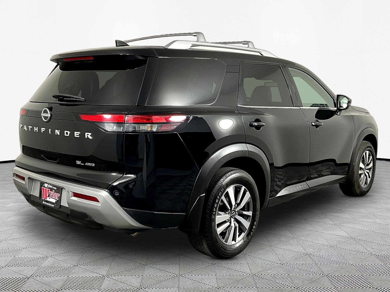 Used 2024 Nissan Pathfinder SL AWD/4WD image 6